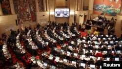 Los miembros del congreso de Colombia se reúnen en el salón del congreso durante un debate sobre la reforma tributaria, en Bogotá, Colombia, el 2 de noviembre de 2022.