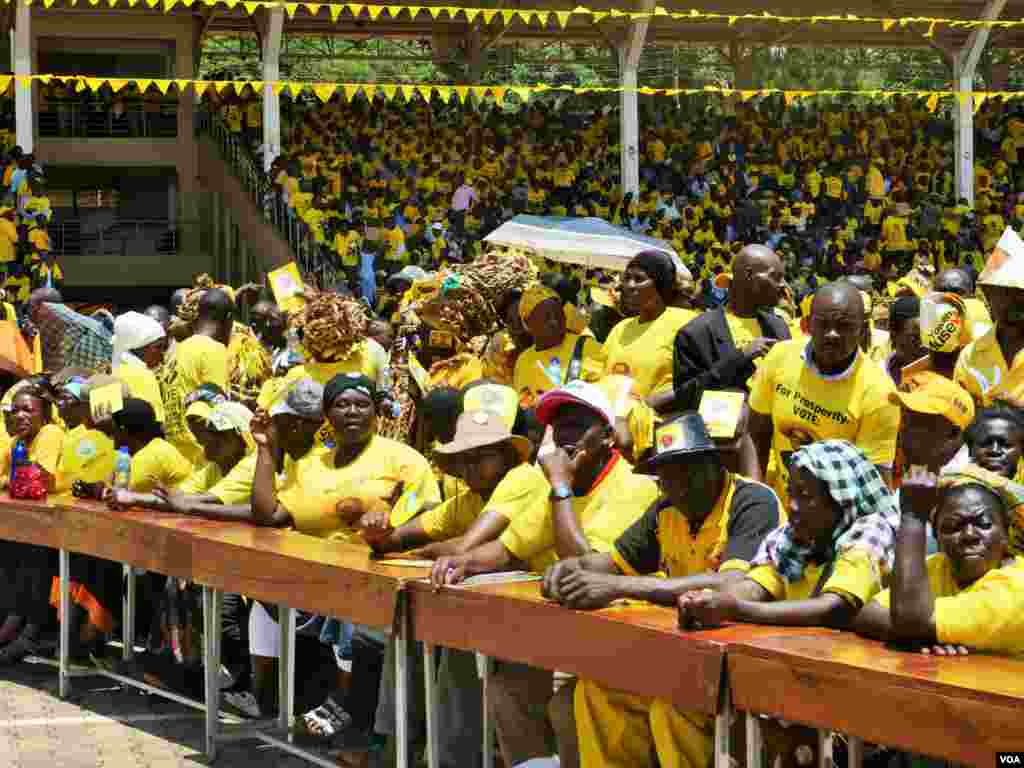 The NRM's colors were on prominent display at President Yoweri Museveni's last rally in Kisaasi, a suburb of Kampala, Uganda, Feb. 16, 2016. 