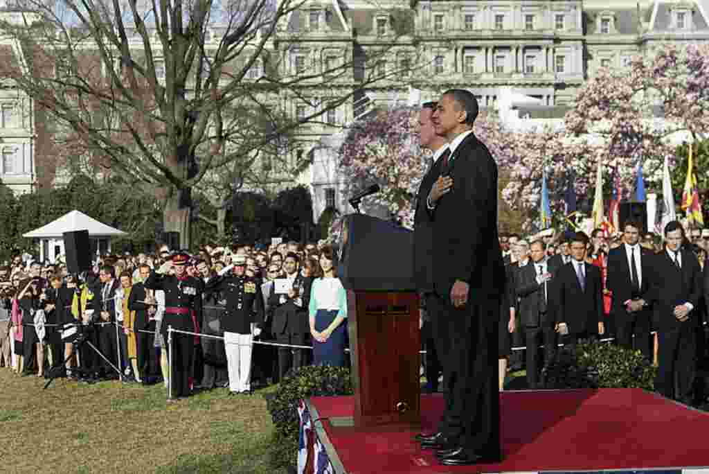 Durante una declaración pública realizada en el Jardín de las Rosas, Obama definió a la relación entre Estados Unidos y Gran Bretaña como “una de las más grandes alianzas que el mundo nunca ha visto”.