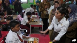 Indonesian Minister of Information and Digital Affairs Meutya Hafid, right, at an elementary school in Depok, West Java, Indonesia, Jan. 6, 2025. She said on Jan. 15, 2024, that the government planned to issue a regulation to set a minimum age for social media users.