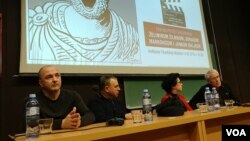 Reditelji (s leva) Janko Baljak, Goran Marković, profesorka Radina Vučetić (u sredini) i Želimir Žinlink, na tribini "Film kao protest" u sklopu tribina "Nije filozofski ćutati", na Filozofskom fakultetu u Beogradu, 14. februara 2019.