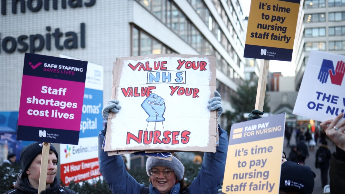 British Nurses Stage First Ever National Walkout Amid Pay Dispute