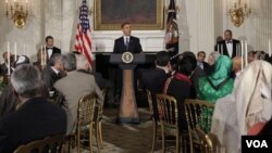 Presiden Barack Obama memberikan pidato saat menjadi tuan rumah berbuka bersama (iftar) bagi tokoh muslim AS di Gedung Putih tahun lalu (foto: dok). 