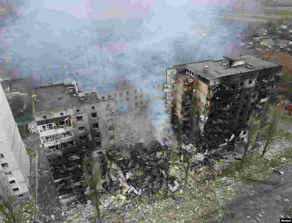 An aerial view shows a residential building destroyed by shelling, as Russia&#39;s invasion of Ukraine continues, in the settlement of Borodyanka in the Kyiv region, March 3, 2022.