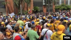 "Marcharemos hasta que llegue el cambio", dijo el presidente de la Federación de Centros Universitarios de la Universidad Central de Venezuela, Hasler Iglesias.