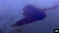 Sekitar 420 galon minyak tumpah ke dalam Sungai Mississippi dan alur air sepanjang sembilan mil ditutup setelah sebuah kapal di pelabuhan Convent, Louisiana selatan, menabrak dua kapal lainnya, Senin (6/4). (Foto: ilustrasi)