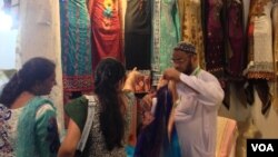 A Pakistani businessmen displaying his garments in New Delhi. (Anjana Pasricha/VOA)