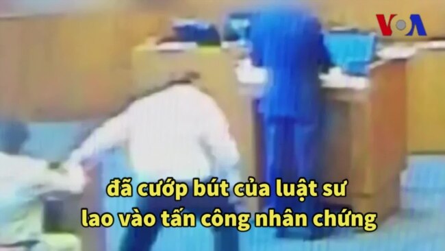 Dùng bút tấn công nhân chứng, bị cáo lĩnh bốn phát đạn tử vong