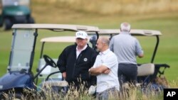 Tổng thống Mỹ Donald Trump chơi golf tại câu lạc bộ golf ở Turnberry, Scotland, ngày 14 tháng 7, 2018. 