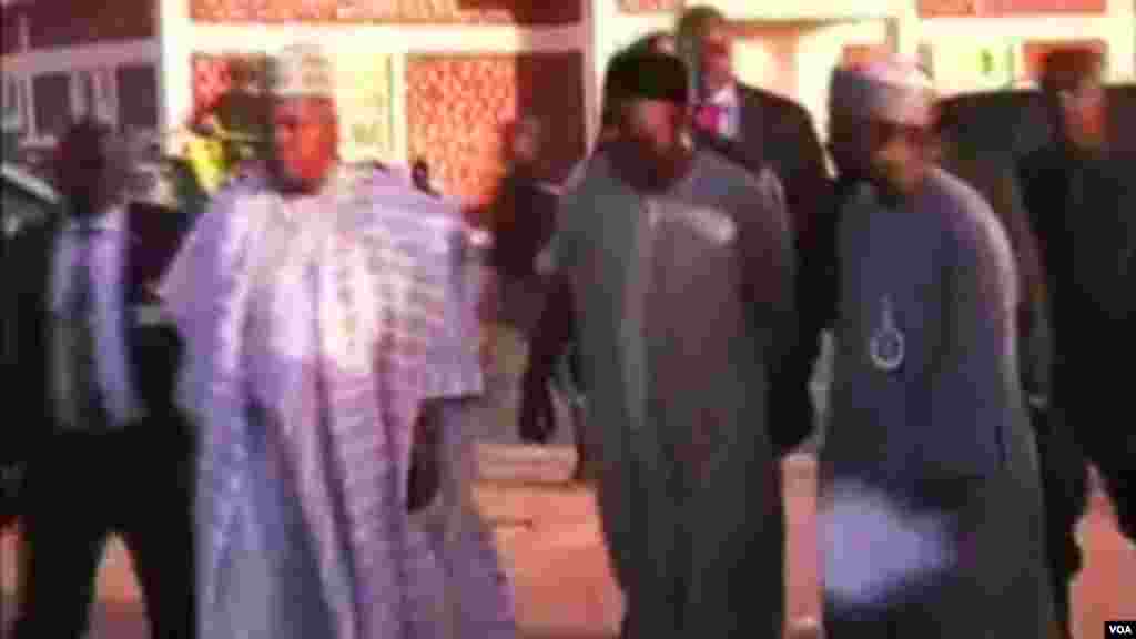Shugaban Najeriya Goodluck Jonathan da Gwamna Kashim Shettima na Jihar Borno a Maiduguri, Janairu 15, 2014.