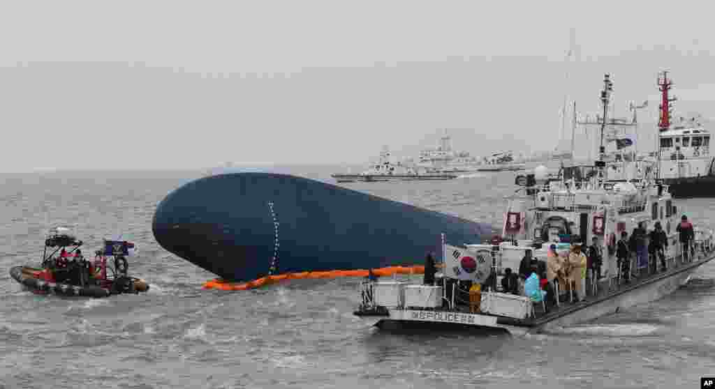 South Korean Coast Guard officers try to rescue missing passengers from a sunken ferry in the water off the southern coast near Jindo, South Korea, April 17, 2014.&nbsp;