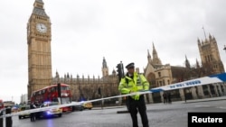 英國國會大樓外星期三發生襲擊事件。警方立即出動封鎖大樓及廣場。