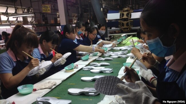 资料照：越南同奈省的一家制鞋厂。