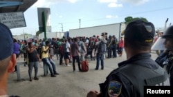 Migrants cubains autorisés à entrer à Porto Rico, poste frontière panaméen de Pasos Canoas, 13 avril 2016