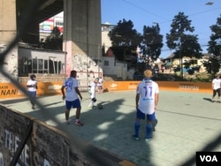 Tim HWC Indonesia berlatih di Lapangan Futsal Bawet, Bandung, Selasa (23/7/2019). Manajer tim mengatakan tim sudah berlatih 40 hari lebih dan sudah siap berlaga. (Foto: Rio Tuasikal/VOA)