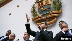 Le président de l'Assemblée nationale et chef de l'opposition du Venezuela, Juan Guaido, lors d'une session parlementaire à Caracas, le 7 janvier 2020. (REUTERS/Fausto Torrealba)