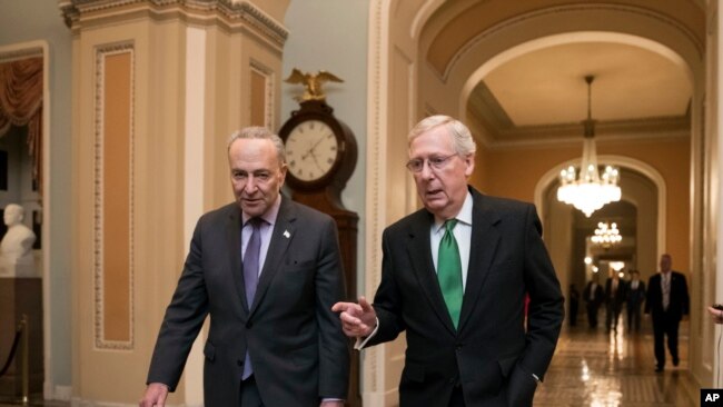 Mitch McConnell, republicano por Kentucky y Chuck Schumer, demócrata por Nueva York llegaron a acuerdo a dos años sobre el presupuesto de EE.UU.