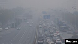 资料照：北京街头的雾霾景象 （2018年11月26日）