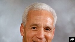 Dr. Augustus White prvi je crnac koji je postao profesor kirurgije na Sveučilištu Yale, a kasnije i prvi ravnatelj odjela u bolnici Sveučilišta Harvard