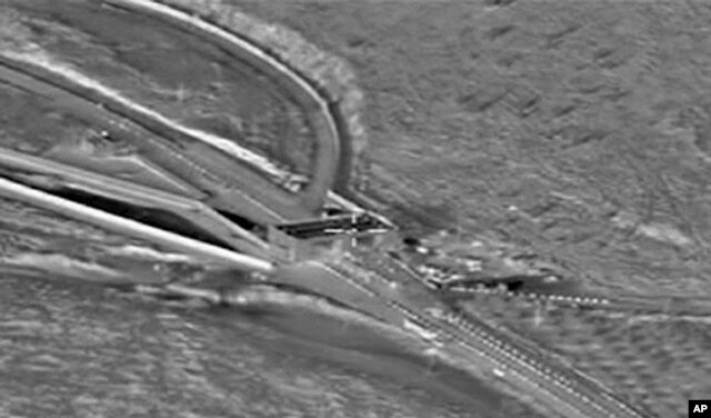 Foto del Min. Defensa ruso en octubre, presuntamente muestra camiones de combustible cerca del puesto fronterizo turco de Reyhanli en Siria.