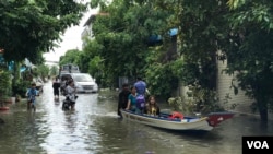 ផ្ទះមួយចំនួន​ក្នុងបុរីពិភពថ្មីផ្លូវវេងស្រេង រងការ​ជន់លិច​ក្រោយ​ភ្លៀង​ធ្លាក់​ជាប់ៗគ្នា​ ក្នុង​រយៈពេល​ប៉ុន្មាន​ថ្ងៃចុងក្រោយនេះ។ (ហ៊ុល រស្មី/វីអូអេ)