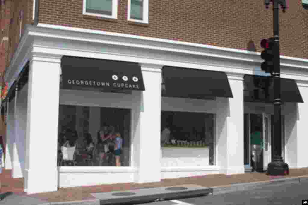 在华盛顿市内颇受欢迎的纸杯蛋糕店(Georgetown Cupcake)