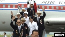 Veteran perang Korea Utara tiba di Pyongyang untuk menghadiri perayaan peringatan "Hari Kemenangan" dalam Perang Korea yang jatuh tanggal 27 Juli (26/7). (Foto: REUTERS/KCNA )