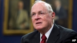 Hakim Agung Anthony Kennedy akan segera pensiun (foto: dok). Trump berupaya untuk menominasikan pengganti Anthony Kennedy sebagai Hakim Agung. 