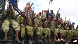Para anggota kelompok militan al-Shabab di Somalia (foto: dok).