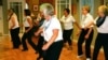 ผู้สูงอายุจำนวนมากในอเมริกาชื่นชอบการเต้นแบบ Line Dancing เพื่อความสนุกสนาน และเป็นการออกกำลังกาย