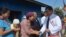  ကာဒီနယ်ရဟန်းအမတ် Charles Maung Bo က ၂၀၁၇ တုန်းက ကချင်ဒုက္ခသည်စခန်းကို သွားရောက်စဉ် (Patrick Latt Sharr Ni)