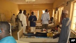 Des patients à l'hôpital Sani Abacha de Damaturu, Yobe, Nigeria, 18 juin 2014.