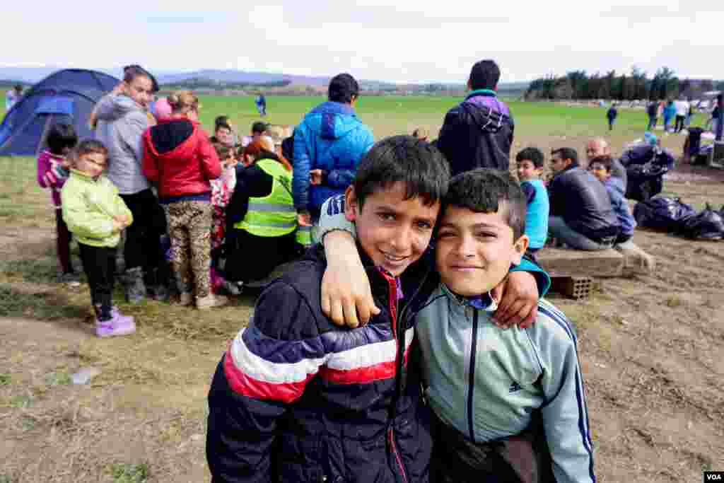 Children at Idomeni refugee camp on the Greece-Macedonia border, March 8, 2016. (Jamie Dettmer for VOA)