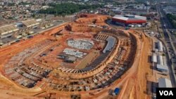 Arena da Amazonia, salah satu stadion yang akan digunakan untuk pertandingan-pertandingan Piala Dunia 2014 dan sedang direnovasi di Manaus, Brazil (foto: dok). 