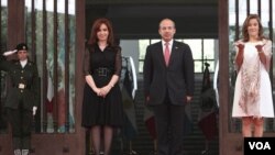 La presidenta argentina Cristina Fernández y su colega mexicano Felipe Calderón aseguraron que ambas nacione viven un buen momento en cuanto a relaciones bilaterales.