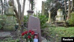 The grave of murdered ex-KGB agent Alexander Litvinenko is seen at Highgate Cemetery in London, Britain, Jan. 21, 2016.