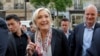 En France, Marine Le Pen s'efforce de briser le "front du refus"