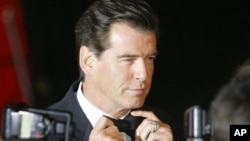 Diễn viên Mỹ Pierce Brosnan, người được biết tiếng với vai "Điệp viên 007" trong bộ phim James Bond. 