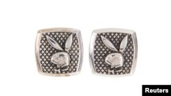 Manset milik mendiang pendiri Playboy, Hugh Hefner, dari koleksi pribadi yang dilelang oleh Julien's Auction, di California, 11 Oktober 2018.