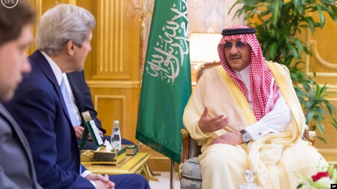 John Kerry hamwe n'Umwami Salman wa Arabiya sawudite Mideast Saudi U.S. Kerry