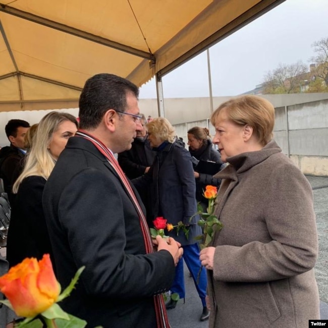 德国总理默克尔11月9日出席柏林墙倒塌30周年纪念活动。