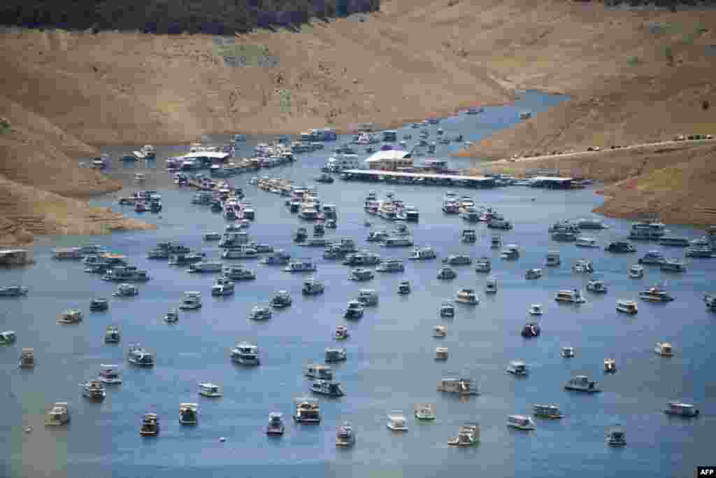 Houseboats are moored on Lake Oroville reservoir during the California drought emergency on in Oroville.