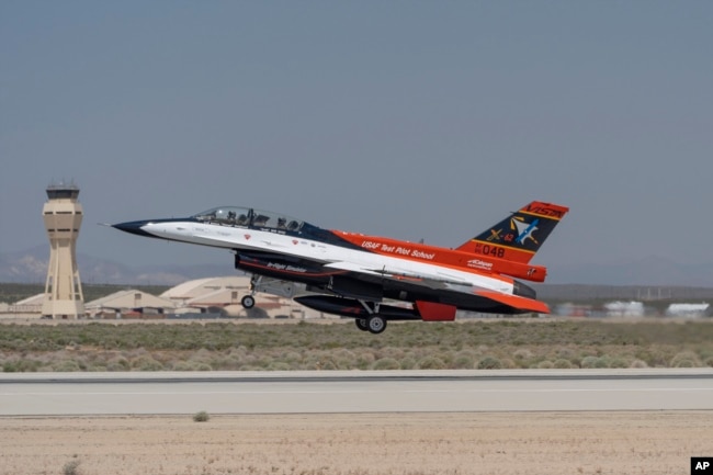 The X-62A VISTA aircraft, an experimental AI-enabled Air Force F-16 fighter jet, takes off on Thursday, May 2, 2024, at Edwards Air Force Base, Calif. (AP Photo/Damian Dovarganes)