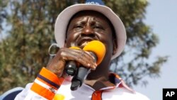 Kenyan opposition leader Raila Odinga addresses a crowd of his supporters in the Kibera area at an election rally in Nairobi, Kenya, Sept. 12, 2017. 