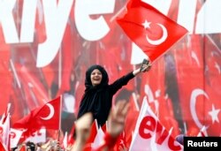 Supporters of Turkish President Tayyip Erdogan wave national flags during a rally for the upcoming referendum in Konya, Turkey, April 14, 2017.
