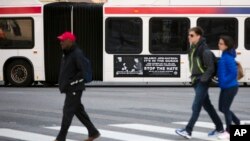 Iklan bus dari kelompok Inisiatif Pembela Kebebasan di Amerika (AFDI) terlihat di sebuah bus di kota New York bulan lalu.