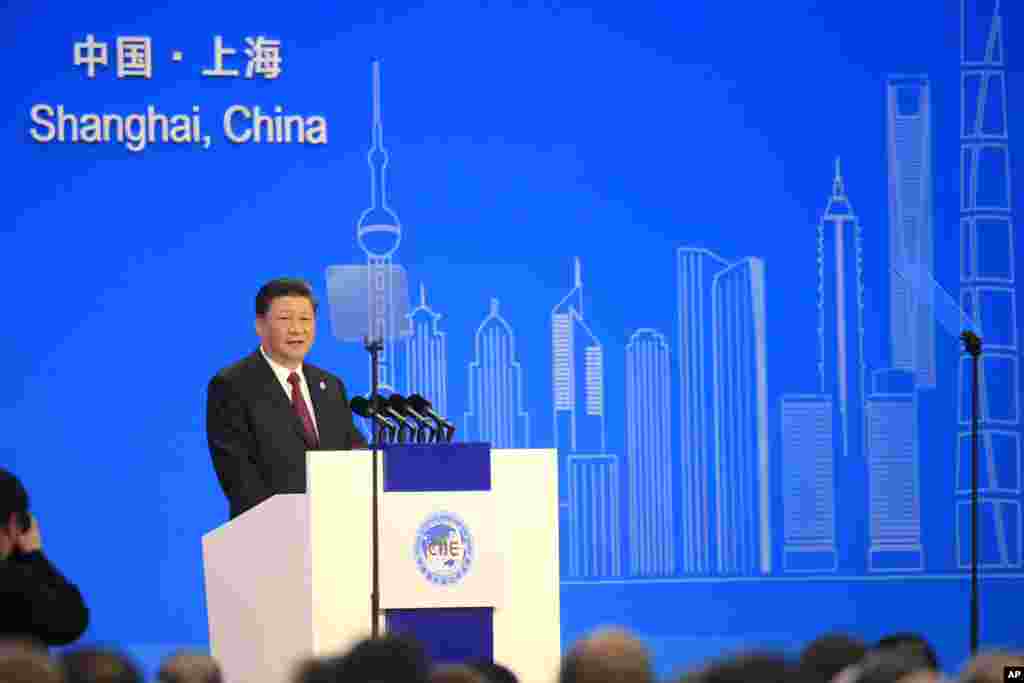 中国国家主席习近平2018年11月5日在上海举行的首届中国国际进口博览会开幕式上致辞。西方工业七国没有政要出席这次进口博览会。梅德韦杰夫是这次博览会比较有名的贵宾。