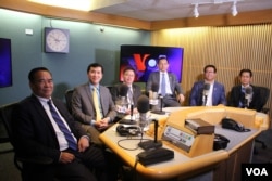 Former CNRP lawmakers during an interview at VOA headquarters in Washington, DC, Friday, November 17, 2017. From left to right, Ho Vann, VOA Khmer reporter Men Kimseng, Eng Chhay Eang, Ouch Sereyuth, Tok Vanchan, and Nuth Romdoul. (Nem Sopheakpanha/VOA Khmer)