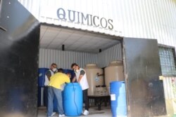 Lugar dentro del Penal de Apanteos donde trabajan los reos con químicos. [Foto: cortesía Dirección General Centros Penales]