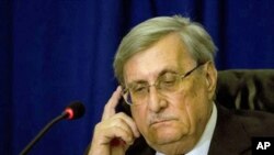 دادوه‌ری پـێشـووی دادگای باڵای ئیسرائیل یه‌عقوب تورکل له‌ کۆنگره‌یه‌کی ڕۆژنامه‌وانیدا له‌ ئۆرشه‌لیم ئه‌نجامی لێـکۆڵینه‌وه‌ی کۆمسیۆنه‌که‌ ڕاده‌گه‌یه‌نێت، یه‌کشه‌ممه‌ 23 ی یه‌کی 2011